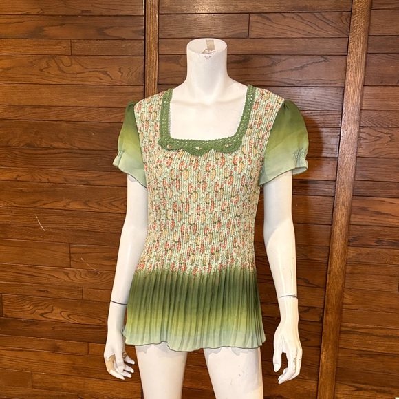 Piano Tops - Elegant Green Ombre Women's Blouse